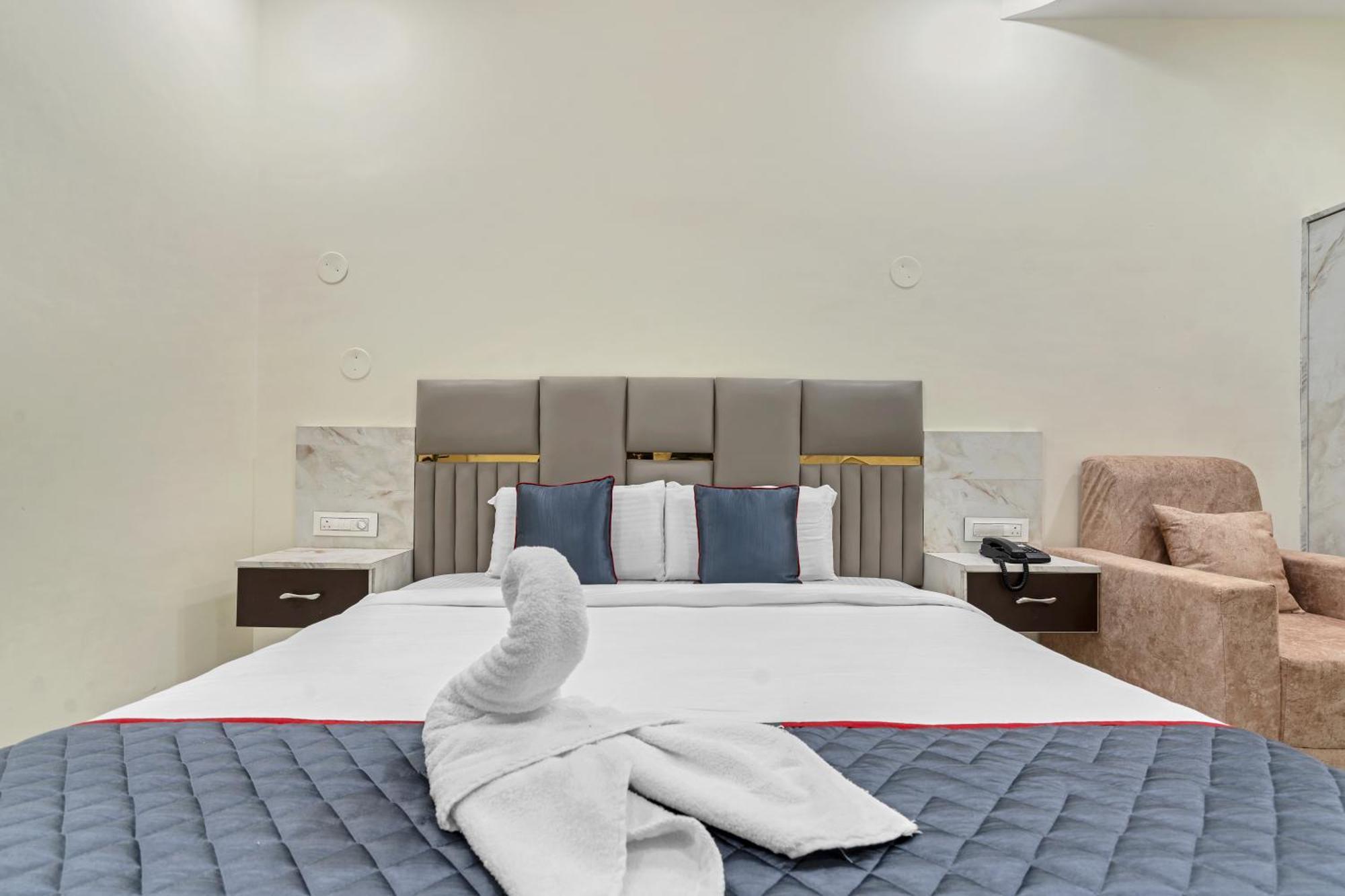 Hotel Sky Land Khammam Экстерьер фото