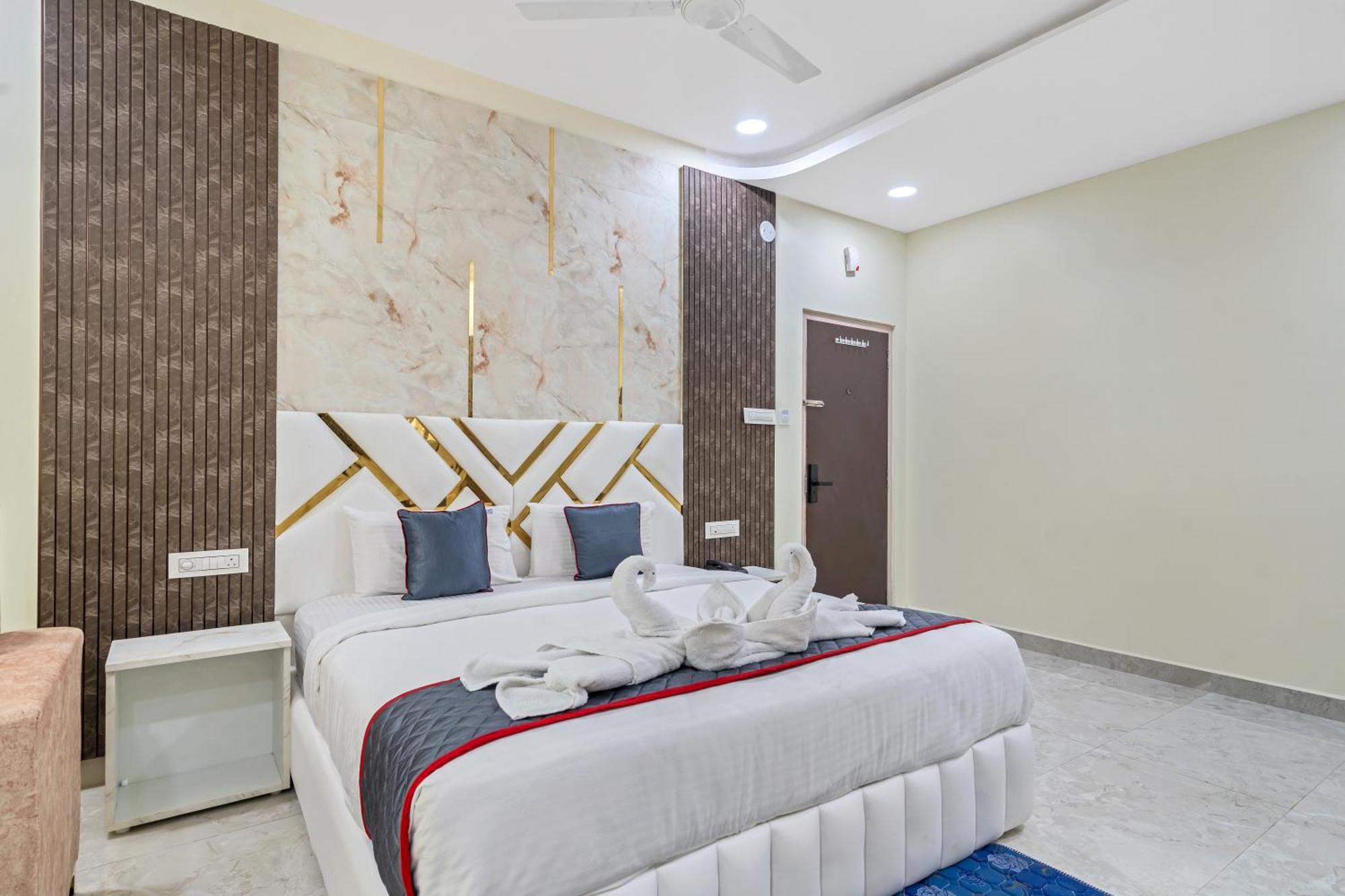 Hotel Sky Land Khammam Экстерьер фото