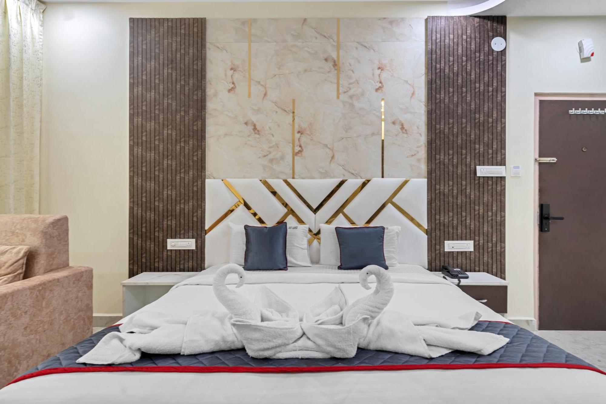 Hotel Sky Land Khammam Экстерьер фото