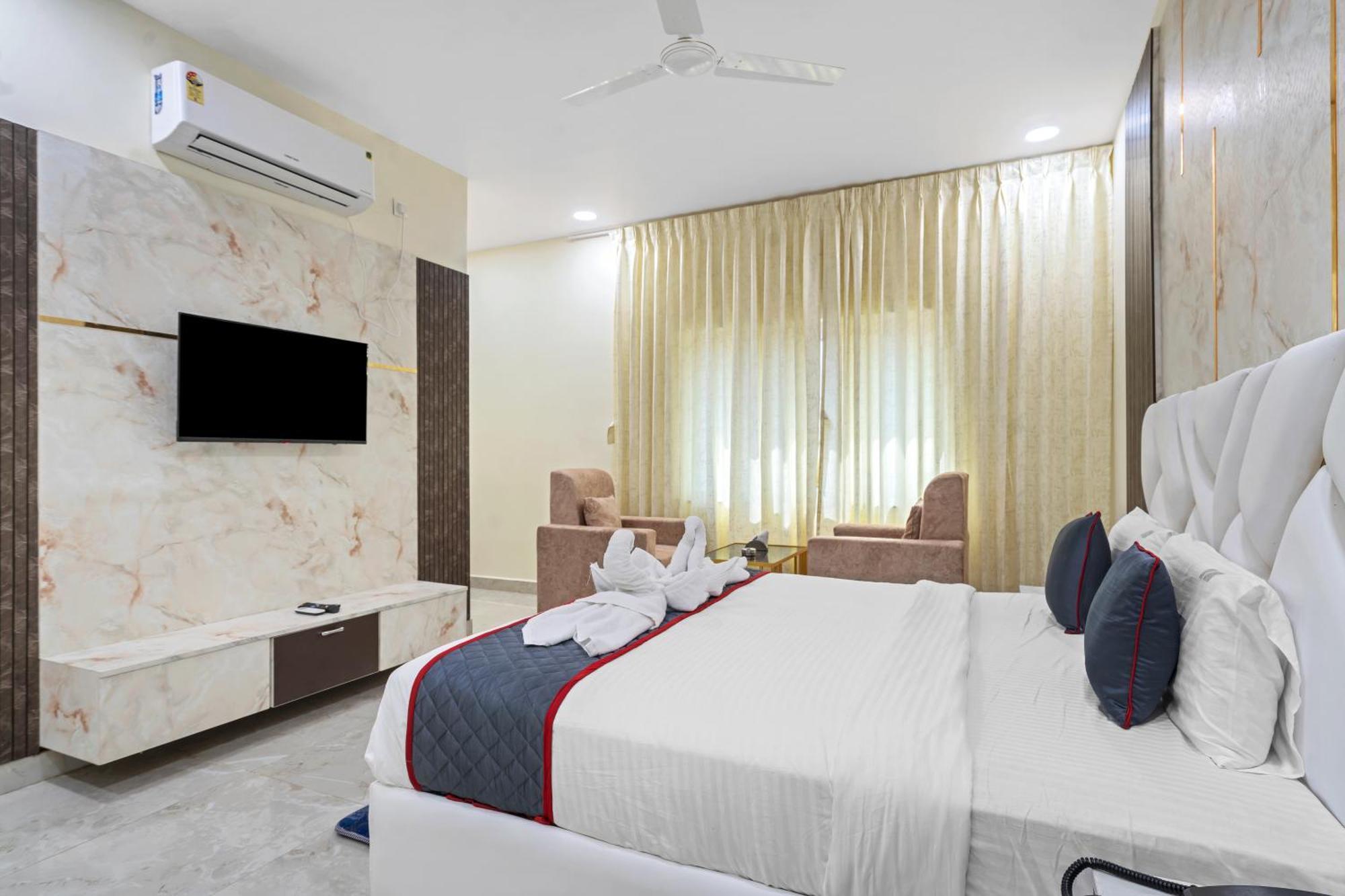 Hotel Sky Land Khammam Экстерьер фото
