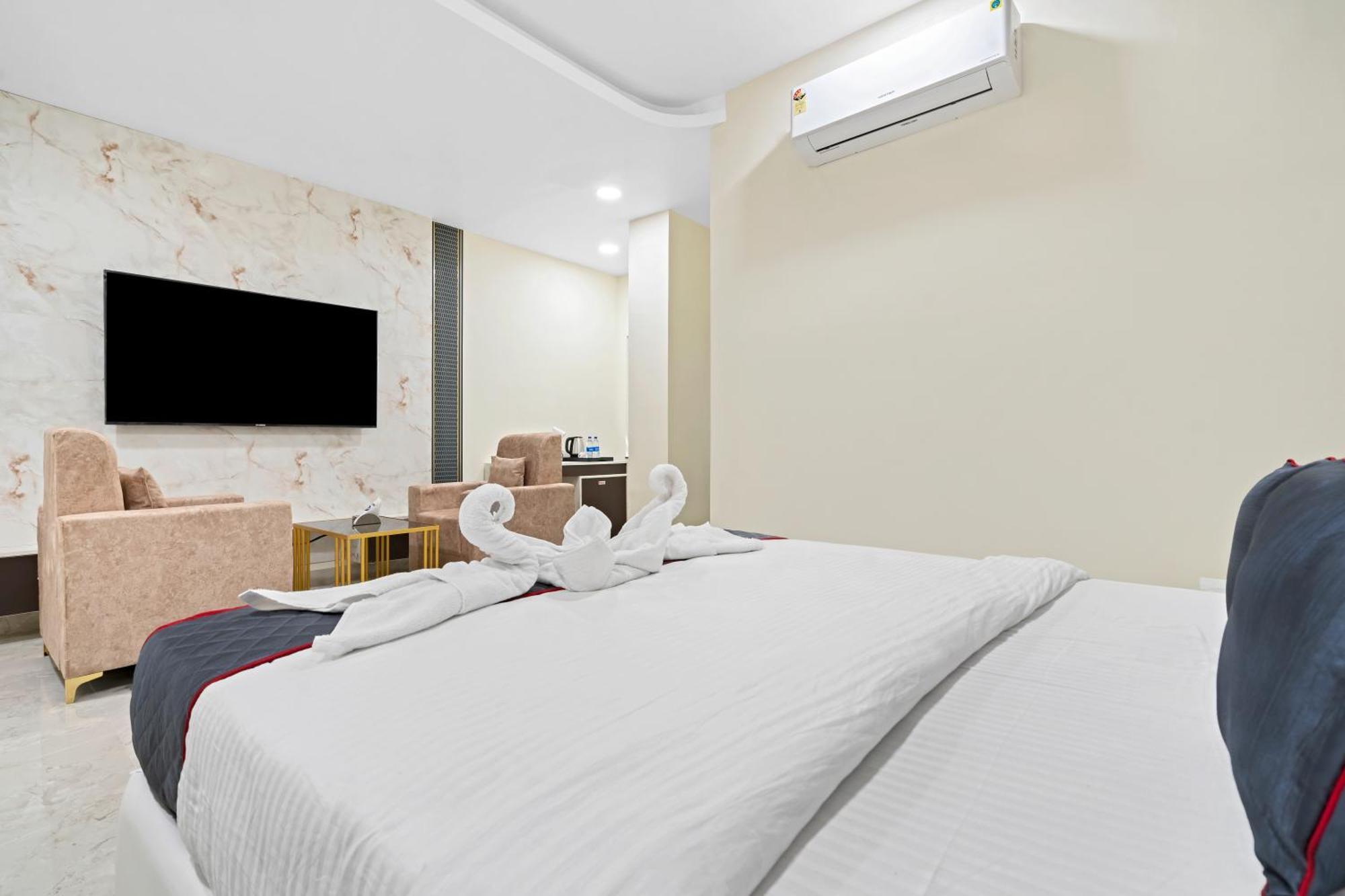 Hotel Sky Land Khammam Экстерьер фото